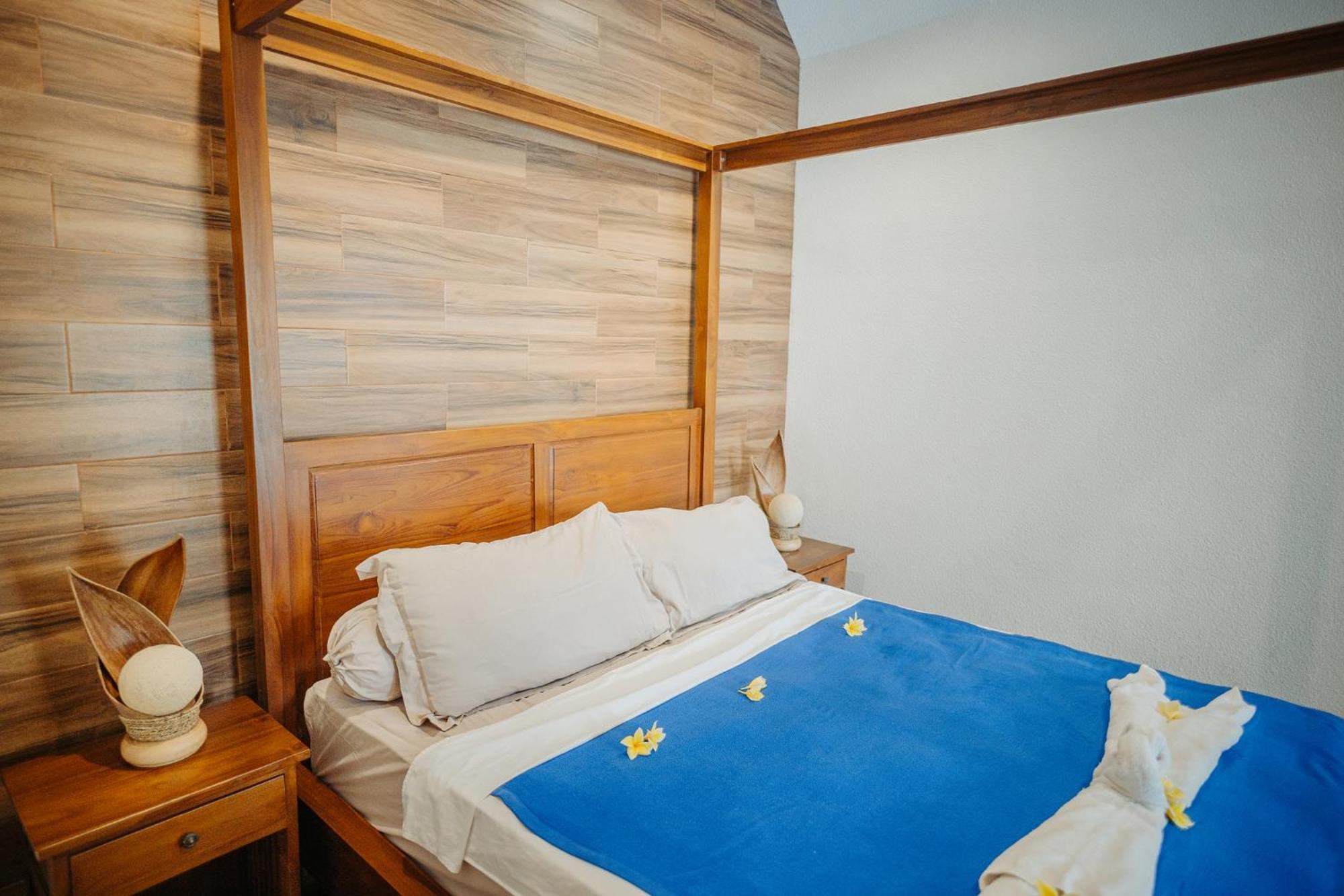 Lora: Retreat For Tranquility And Bliss *